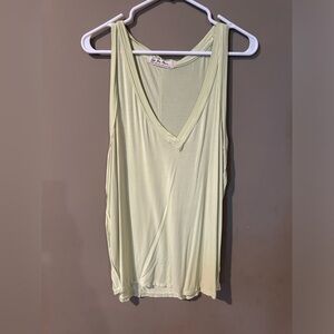 Light weight V neck tank